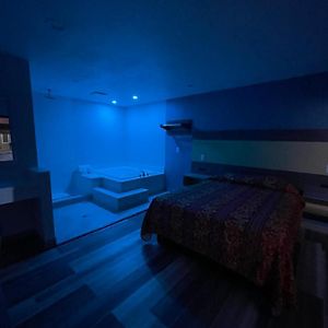 Deluxe Suite Spa Bath